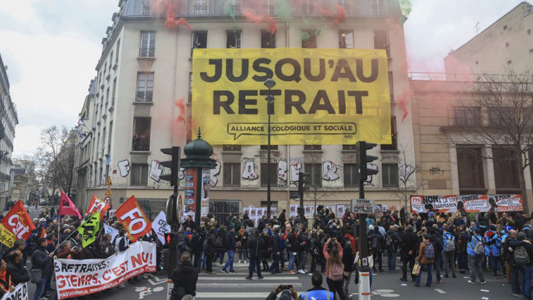 Διαδήλωση κατά της μεταρρύθμισης του συνταξιοδοτικού στις Κάννες – Ένας άνδρας υπέστη καρδιακή ανακοπή