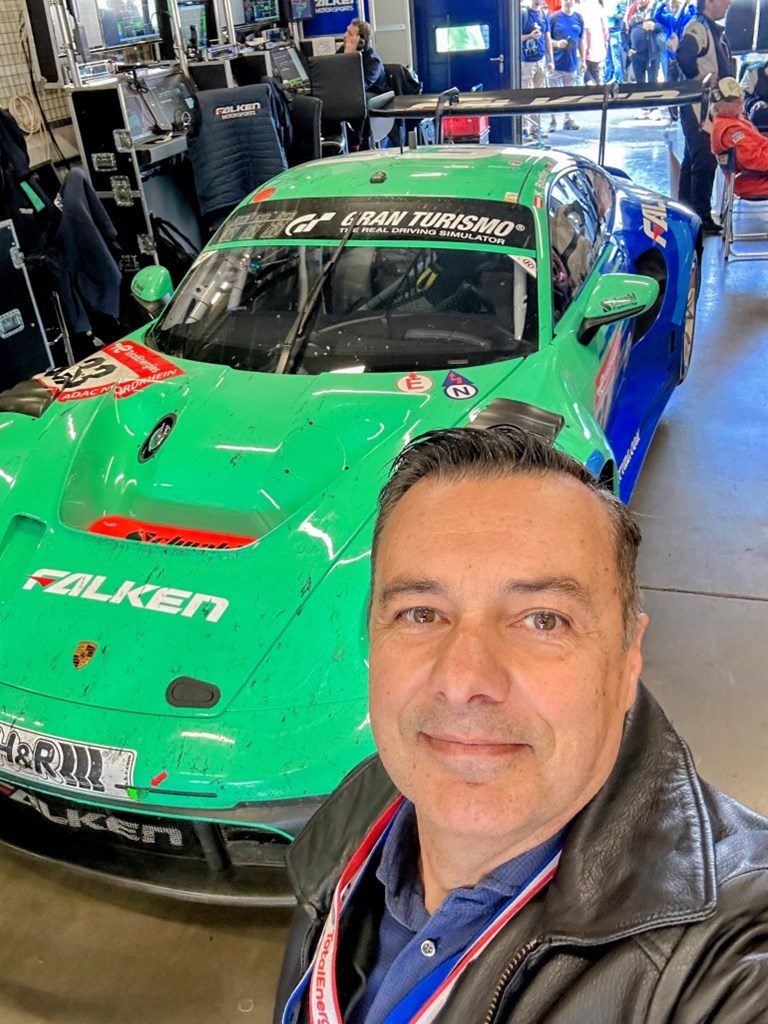 Το πρωί της Κυριακής η Porsche #33 είχε εγκαταλείψει και μεταφερθεί στο γκαράζ της ομάδας