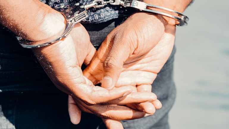 Βόλος: 40χρονος έκοβε καλώδια με τσεκούρι – Μετά από 10 χρόνια «καθαρός» άρχισε την ηρωίνη