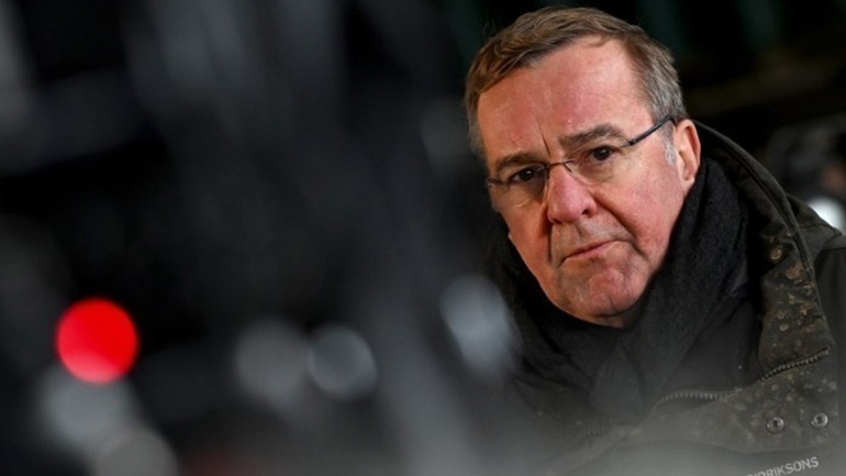 Ο υπουργός Άμυνας της Γερμανίας επέκρινε την Ουγγαρία για την παρεμπόδιση περαιτέρω στρατιωτικής βοήθειας στην Ουκρανία