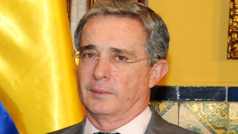 Ο πρώην πρόεδρος της Κολομβίας Άλβαρο Ουρίμπε ενδέχεται να προσαχθεί σε δίκη