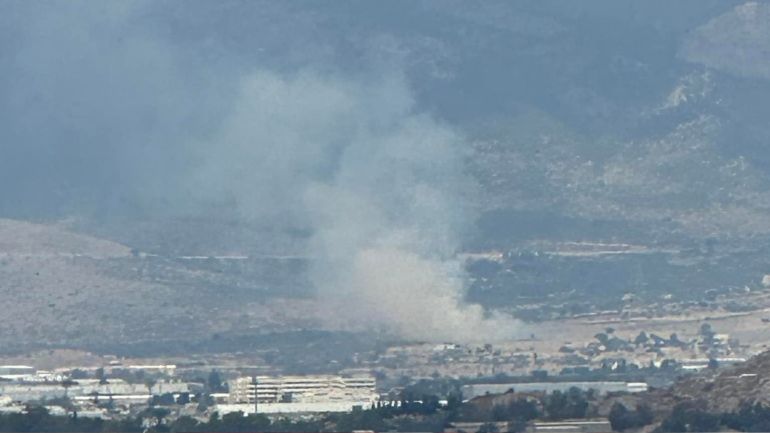 Πυρκαγιά σε ξερά χόρτα στον Ασπρόπυργο