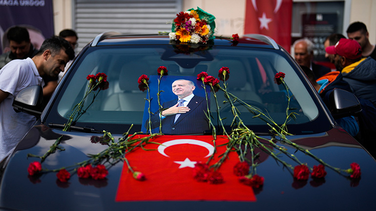 Le Monde: Ο εθνικισμός αγκαλιάζει στην Τουρκία όλες τις τάξεις και όλες τις ιδεολογίες Le Monde: Ο εθνικισμός αγκαλιάζει στην Τουρκία όλες τις τάξεις και όλες τις ιδεολογίες