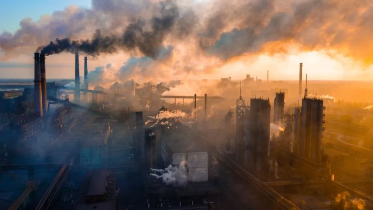 Οι πετρελαϊκοί κολοσσοί οφείλουν αποζημιώσεις για το κλίμα ύψους 209 δισεκατομμυρίων δολαρίων, ετησίως