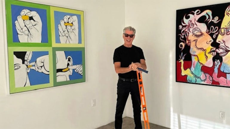 Ο Πιρς Μπρόσναν παρουσίασε την πρώτη του ατομική έκθεση ζωγραφικής