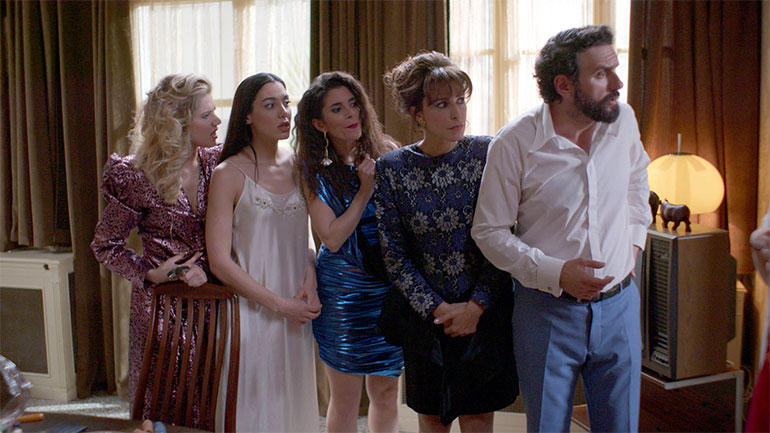 «Τα καλύτερά μας χρόνια»: Η Ελπίδα ντύνεται νύφη και ο παπα-Μάρκος τα βάφει μαύρα! «Τα καλύτερά μας χρόνια»: Η Ελπίδα ντύνεται νύφη και ο παπα-Μάρκος τα βάφει μαύρα!