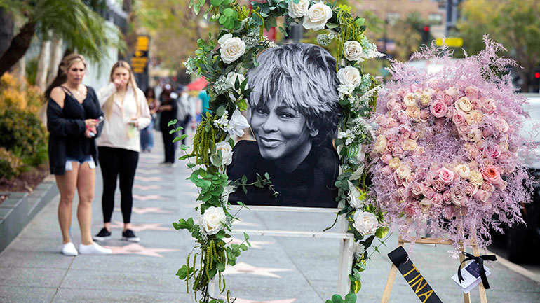 Προσωπικότητες από όλο τον κόσμο αποχαιρετούν την Τίνα Τέρνερ