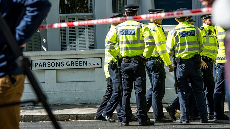 Δεν αντιμετωπίζεται ως τρομοκρατική ενέργεια η πρόσκρουση αυτοκινήτου στην πύλη της Ντάουνινγκ Στριτ