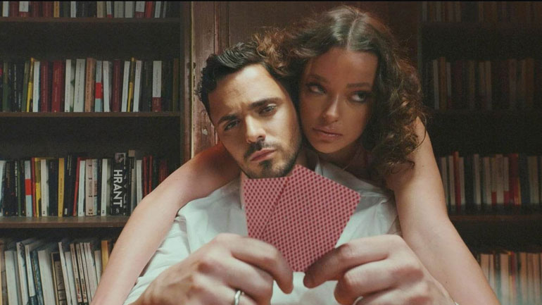 Κυκλοφόρησε το νέο τραγούδι του Νίκου Δούρου με τίτλο «Ετικέτα»