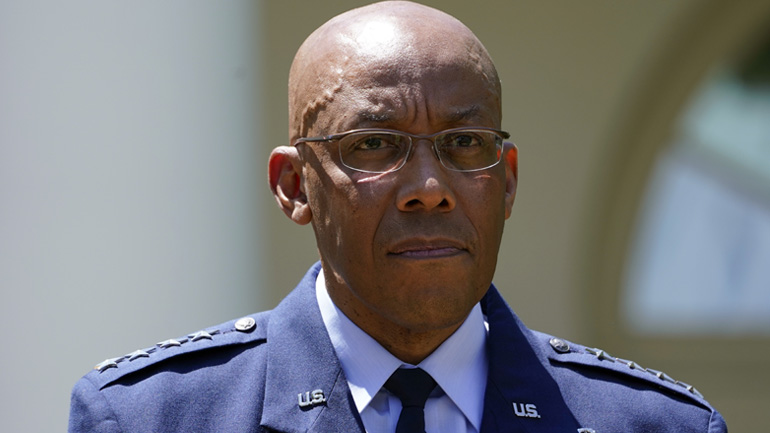 ΗΠΑ: Ο πτέραρχος Τσαρλς Μπράουν είναι ο εκλεκτός του Μπάιντεν για την ηγεσία του Γενικού Επιτελείου Εθνικής Άμυνας