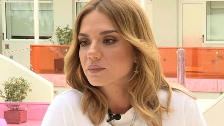 Βάσω Λασκαράκη: «Στην αρχή της σχέσης μου με τον Λευτέρη Σουλτάτο με έπιασε πανικός επειδή ερωτεύτηκα»