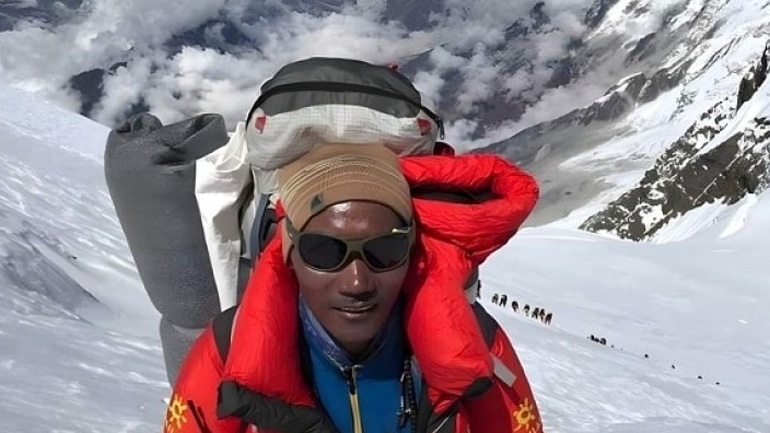 Νεπαλέζος κατέρριψε το ρεκόρ αναρριχήσεων στο Έβερεστ