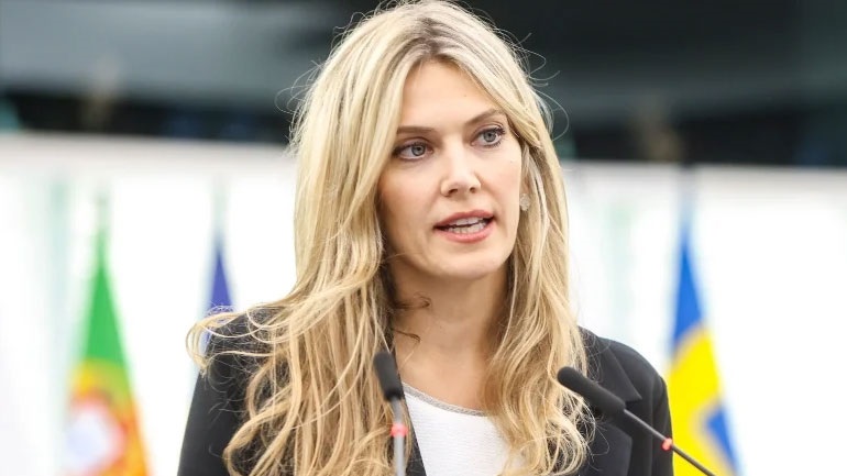 Δεν έχουν αρθεί οι κοινοβουλευτικές ιδιότητες της Εύας Καϊλή – Θεωρητικά θα μπορούσε να συμμετέχει στο Ευρωκοινοβούλιο