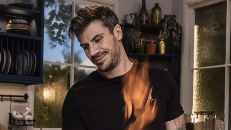 Άκης Πετρετζίκης: Το νέο επαγγελματικό βήμα μετά το λουκέτο στα καταστήματά του