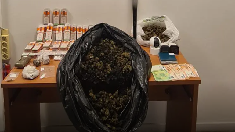 «Ντουμάνιασε» το Κορωπί – 34χρονος έκαιγε ναρκωτικά για να γλιτώσει από την αστυνομία