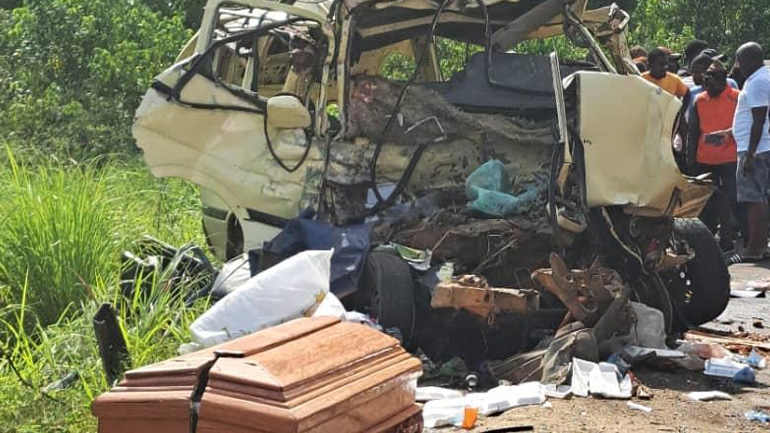 Τροχαίο δυστύχημα με 16 νεκρούς στο Καμερούν Τροχαίο δυστύχημα με 16 νεκρούς στο Καμερούν