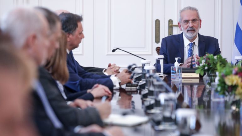 Σαρμάς σε υπουργικό Συμβούλιο: «Σήμερα θα καθορίσουμε την κυβερνητική πολιτική μέχρι τις 25 Ιουνίου»