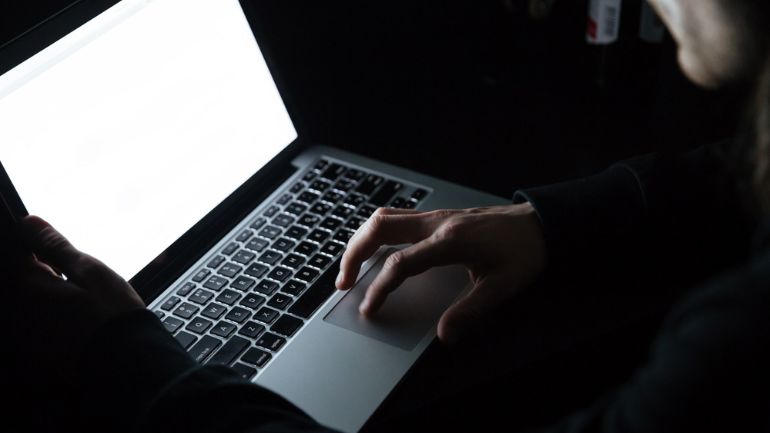 Σύλληψη δύο ατόμων για υπεξαίρεση και απάτη