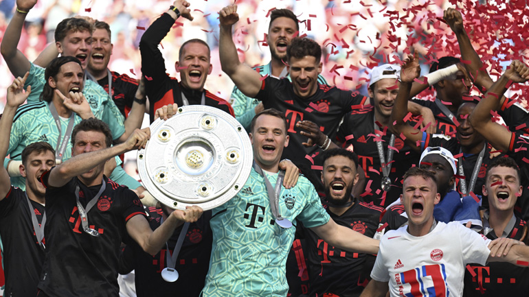 Σήκωσε το… αντίγραφο της σαλατιέρας η Μπάγερν – Το αυθεντικό τρόπαιο ήταν στο Ντόρτμουντ!