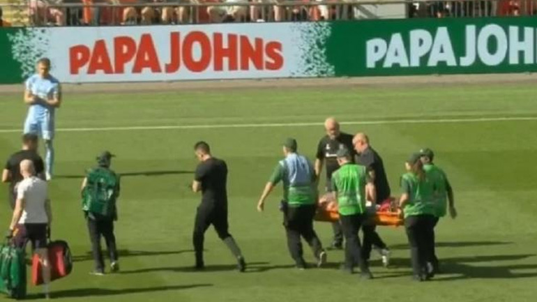 «Πάγωσε» το «Γουέμπλεϊ»: Κατέρρευσε στο γήπεδο ο αρχηγός της Λούτον!