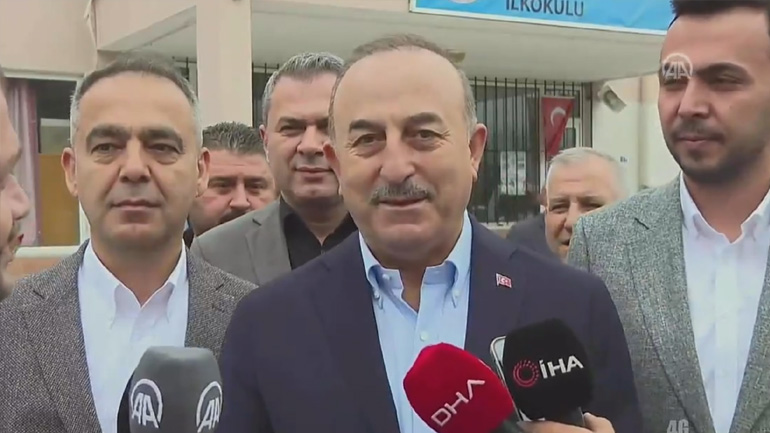 Εκλογές στην Τουρκία: Στην Αττάλεια ψήφισε ο Μεβλούτ Τσαβούσογλου