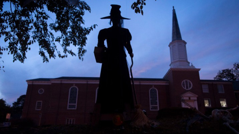 ΗΠΑ: «Μάγισσες» απαλλάσσονται από τις κατηγορίες μετά από σχεδόν 400 χρόνια