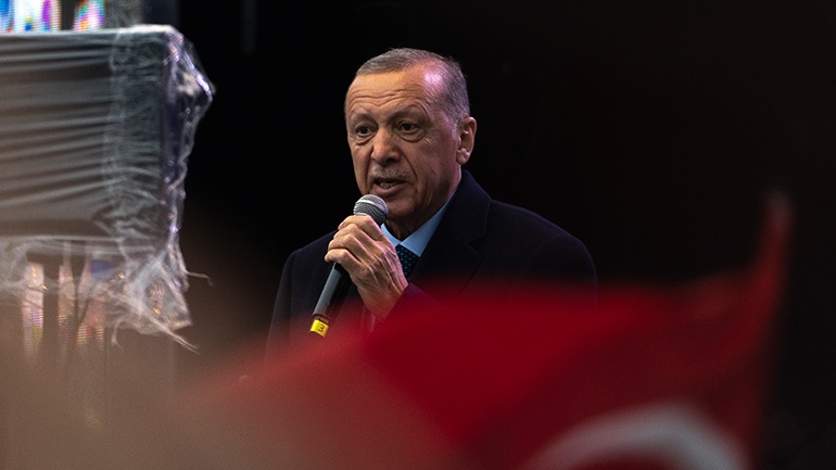 Financial Times: Εάν νικήσει ο Ερντογάν το οφείλει στο πελατειακό δίκτυο που έχει δημιουργήσει