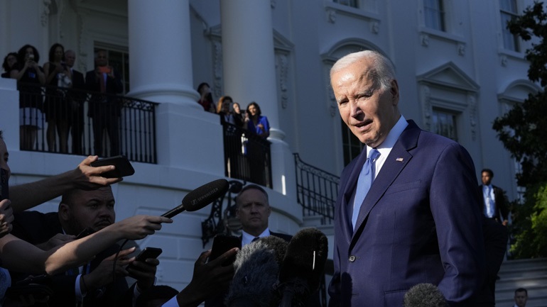 Μπάιντεν για συμφωνία με Μακάρθι: «Συμβιβασμός που αποτρέπει την καταστροφική στάση πληρωμών»