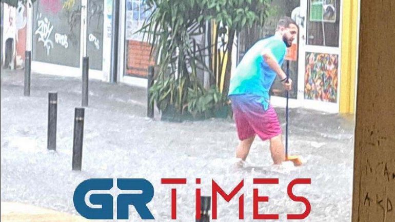 Πλημμύρες από την καταρρακτώδη βροχή στη Θεσσαλονίκη – Ζημιές σε καταστήματα