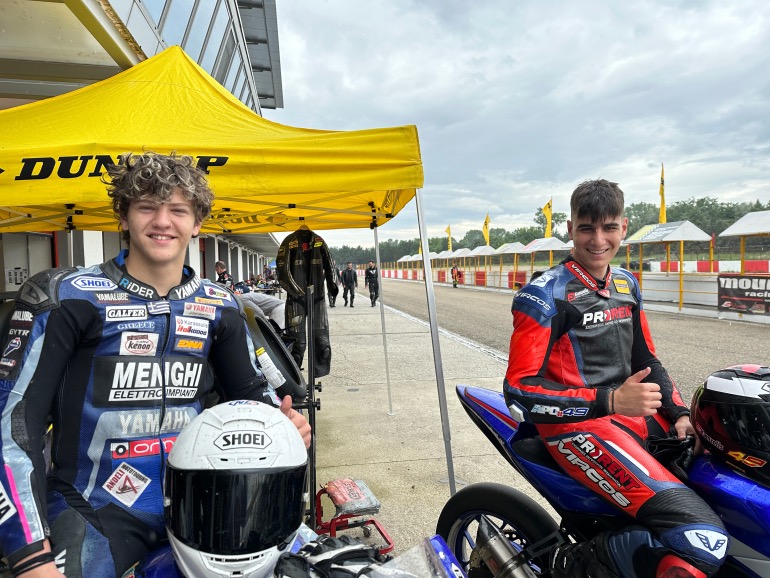 τρία χρόνια μεγαλύτερος ο Γιάννης από τον Απόστολο