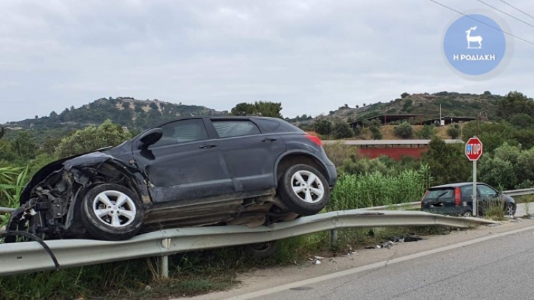 Σοβαρό τροχαίο ατύχημα τεσσάρων αυτοκινήτων στη Ρόδο