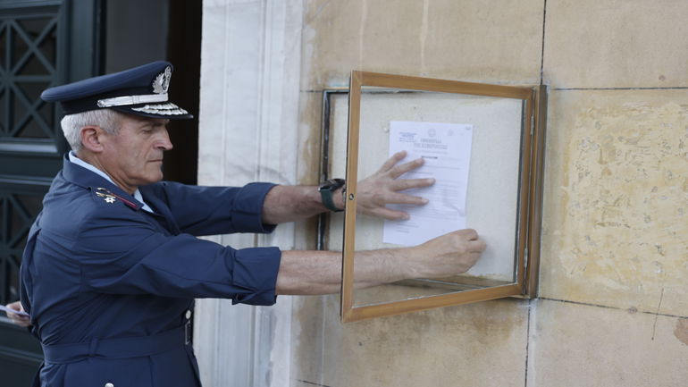 Θυροκολλήθηκε το Προεδρικό Διάταγμα διάλυσης της Βουλής