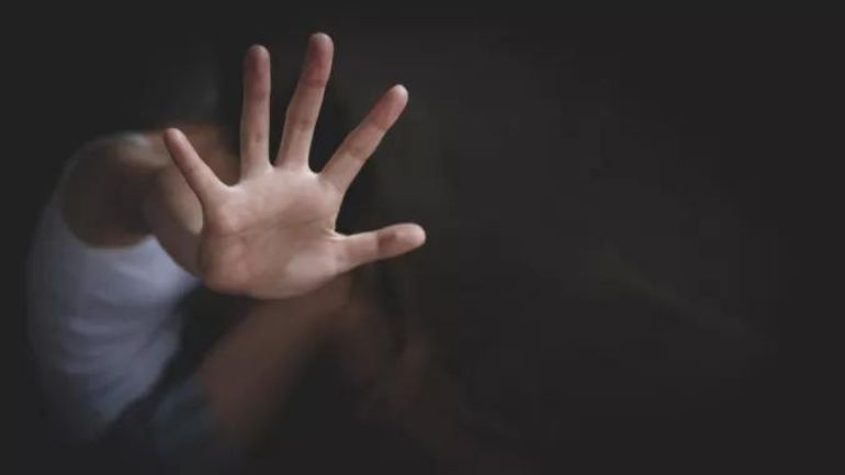 Κρήτη: Ανήλικη κατήγγειλε ότι τη βίασε φίλος του πατέρα της