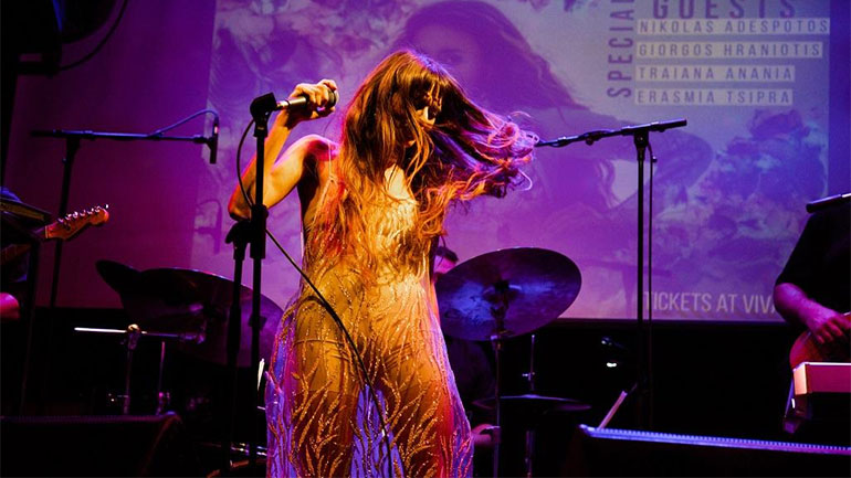 Σίλια Κατραλή: Παρουσίασε την Εδέμ της στο Six Dogs με ένα μεγάλο πάρτι