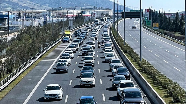 Αγίου Πνεύματος: Απαγόρευση κυκλοφορίας φορτηγών και αυξημένα μέτρα οδικής ασφάλειας