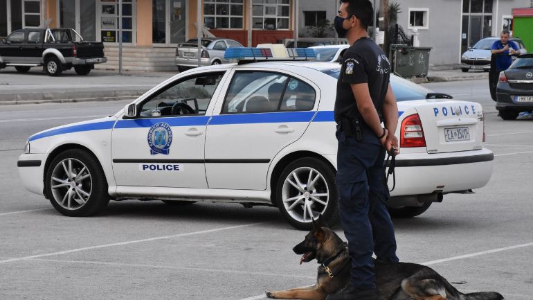 Αθώος ο αστυνομικός που κυκλοφορούσε με υπηρεσιακό αυτοκίνητο και σκύλο στην αναρρωτική του άδεια