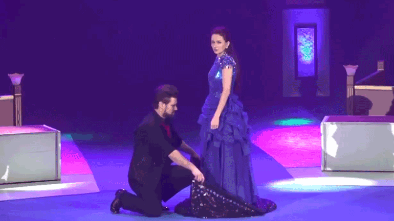 Αλλάζει ρούχα 30 φορές σε 39 δευτερόλεπτα και καταρρίπτει το παγκόσμιο ρεκόρ