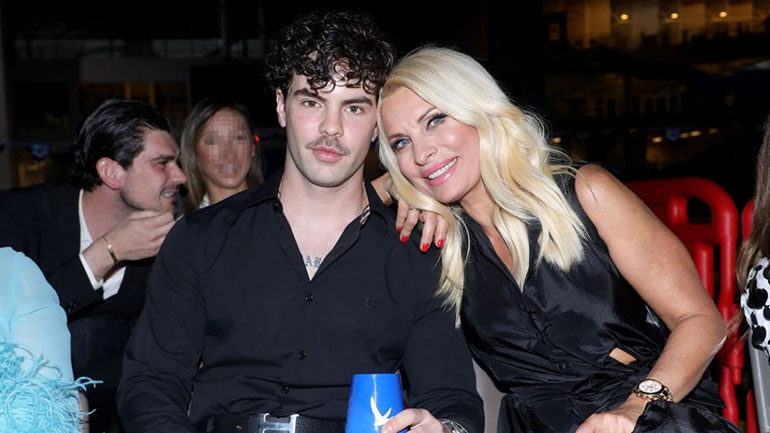 Ελένη Μενεγάκη: Στην επίδειξη μόδας των ΜΙ-RO μαζί με τον 21χρονο γιο της, Άγγελο Λάτσιο