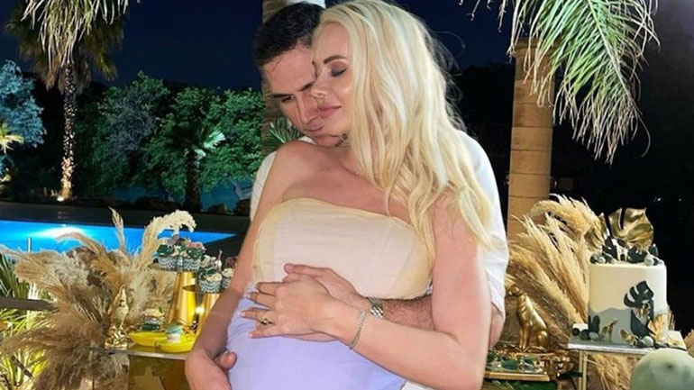 Τζούλια Κόλλια: Το baby shower λίγο πριν γεννήσει το πρώτο της παιδί