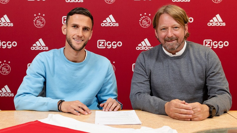 Ο Άγιαξ απέκτησε ως ελεύθερο τον Φαν ντεν Μπούμεν