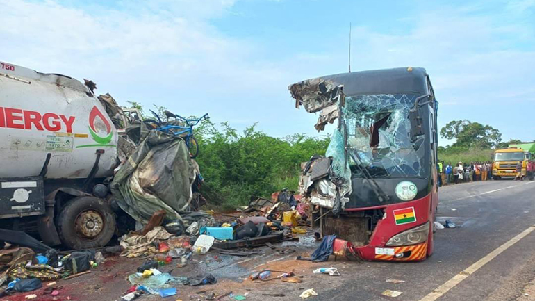 Τουλάχιστον 16 νεκροί και 20 τραυματίες από τη σύγκρουση λεωφορείου με βυτιοφόρο στη Γκάνα