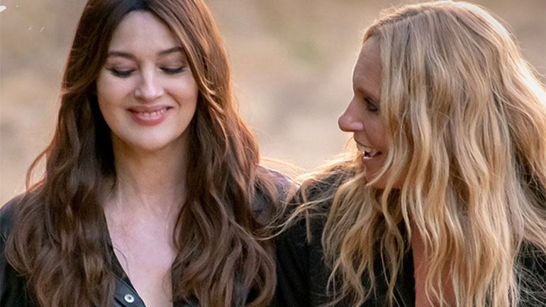 «Mafia Mama»: Μόνικα Μπελούτσι και Τόνι Κολέτ σε μια απολαυστική ταινία για τη μαφία!