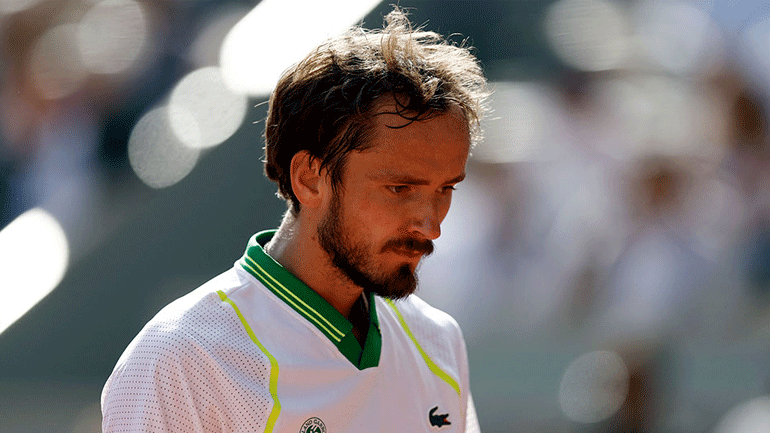 Ρολάν Γκαρός: Σούπερ έκπληξη, αποκλείστηκε ο Μεντβέντεφ στον πρώτο γύρο!