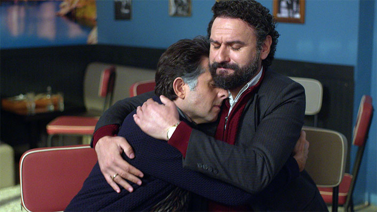 «Τα καλύτερά μας χρόνια»: Ο Άγγελος αναλαμβάνει δράση για να σώσει την Κάθριν και τον Χάρη