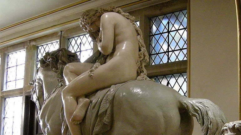 Λαίδη Γκοντάιβα: Η θρυλική ιστορία της γυναίκας που κάλπασε ολόγυμνη στους δρόμους της πόλης της