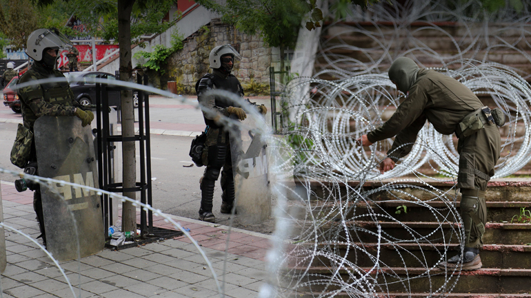 Διεθνή αναταραχή προκαλεί η ένταση στο Κόσοβο