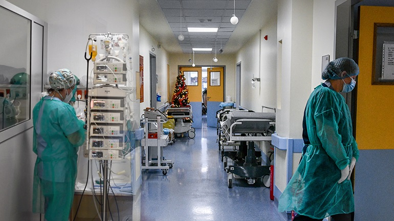 Πανελλήνιος Ιατρικός Σύλλογος: Ικανοποιημένοι οι πολίτες από τους γιατρούς, δυσαρέσκεια για έλλειψη οργάνωσης