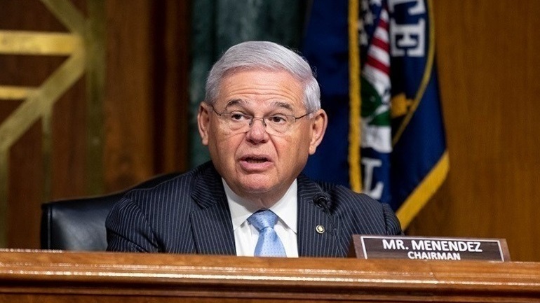 Ο γερουσιαστής Μενέντεζ ζητάει από την Άγκυρα να αλλάξει στάση