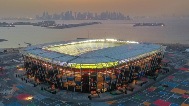 Το γήπεδο "974" που κατασκευάστηκε από κοντέινερ 