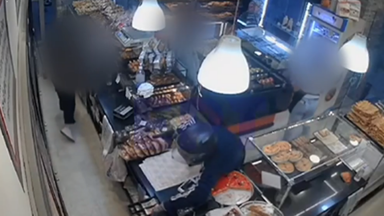 Ένοπλη ληστεία σε φούρνο στα Βόρεια Προάστια – Αναζητείται ο δράστης